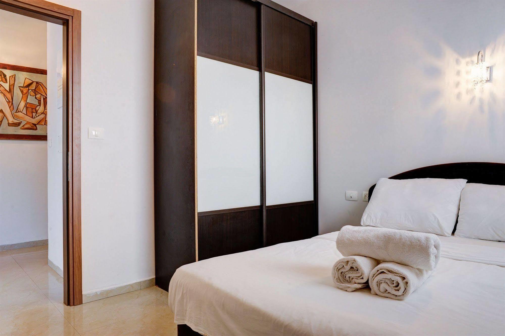 Liber Apartments By Raphael Hotels Тел Авив Екстериор снимка